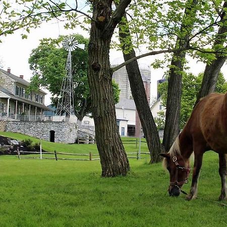 Rocky Acre Farm Bed & Breakfast Mount Joy 外观 照片